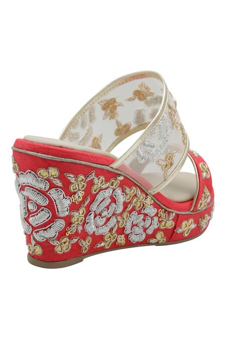 Buy_Veruschka By Payal Kothari_Red Zardozi Embroidered Bansuri Wedges _Online_at_Aza_Fashions