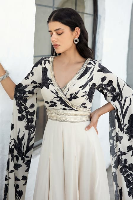 Basanti - Kapde Aur Koffee_Black Crepe Sequins, Zari Plunge Neck Garden Print And Embroidered Jumpsuit _at_Aza_Fashions