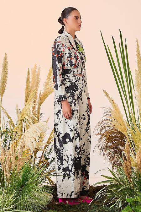 Buy_Shahin Mannan_Grey Thin Denim Typography Collared Neck Love Circle Short Jacket And Pant Set _Online_at_Aza_Fashions