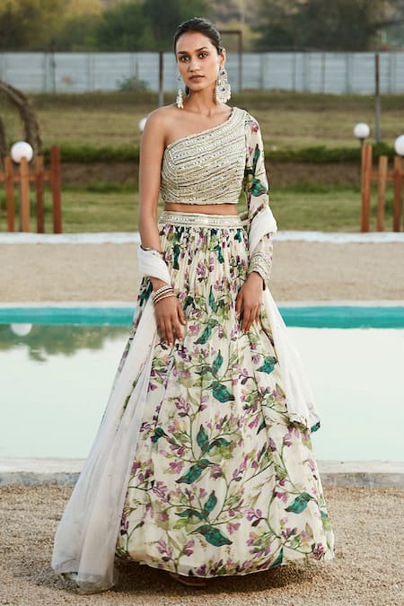 Lehenga aur gown best sale