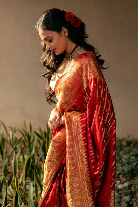 Buy_Mint N Oranges_Red Silk Embroidery Floral Pattern Woven Saree_Online_at_Aza_Fashions