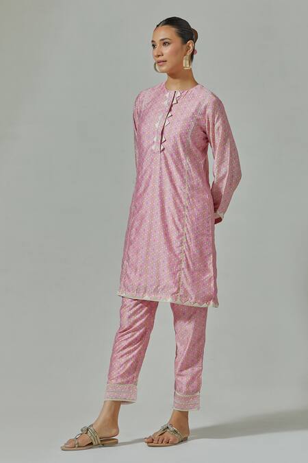Basanti - Kapde Aur Koffee_Pink Muslin Geometric Print Round Kurta And Pant Set_at_Aza_Fashions