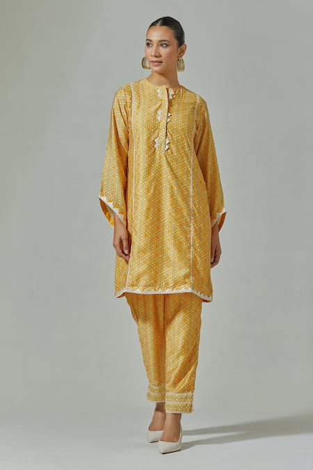 Basanti - Kapde Aur Koffee_Yellow Muslin Geometric Print Round Straight Kurta And Pant Set_Online_at_Aza_Fashions