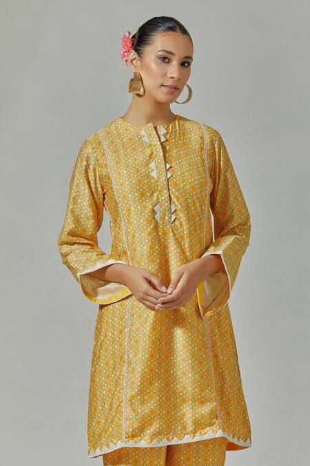 Shop_Basanti - Kapde Aur Koffee_Yellow Muslin Geometric Print Round Straight Kurta And Pant Set_Online_at_Aza_Fashions