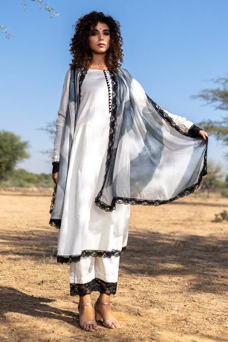 The Home Affair_Off White Cotton, Silk, Chiffon Lace, Chantelle Embellished Kurta Set _Online_at_Aza_Fashions