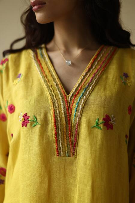 Roza_Yellow Motif Embroidered Kaftan-cut Tunic _at_Aza_Fashions