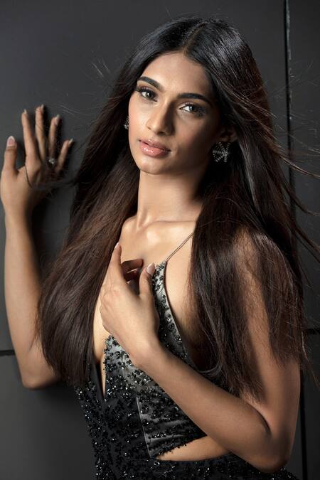 Rohit Gandhi + Rahul Khanna_Black Tulle Crystals V-neck Ombre Skyfall Gown _Online_at_Aza_Fashions