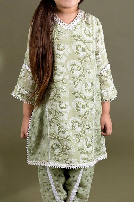 Buy_Chotibuti_Green Muslin Lace Floral Pattern Kurta And Dhoti Set _Online_at_Aza_Fashions