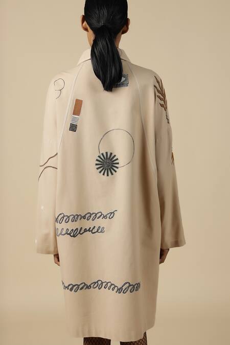 Buy_Shahin Mannan_Beige Poplin Embroidery Split V-neck Abstract Shapes Oversized Jacket Dress 