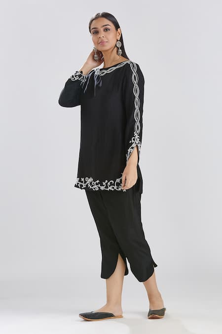 Megha Bansal Black Chanderi Threads And Alizah Embroidered Short Kurta & Pant Set Online at Aza Fashions Megha Bansal_Black Chanderi Threads And Alizah Embroidered Short Kurta & Pant Set _Online_at_Aza_Fashions