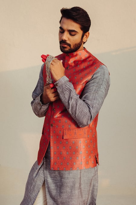 Ankita Shahabadi Orange Silk Embroidery Floral Pattern Bundi And Kurta Set Online at Aza Fashions Ankita Shahabadi_Orange Silk Embroidery Floral Pattern Bundi And Kurta Set _Online_at_Aza_Fashions