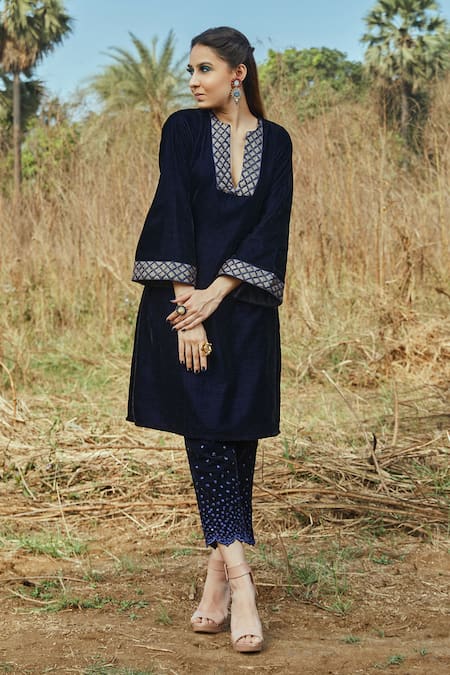 MONK & MEI BY SONIA ANAND_Blue Velvet Embroidery, Sequins V-neck Kurta And Pant Set _Online_at_Aza_Fashions