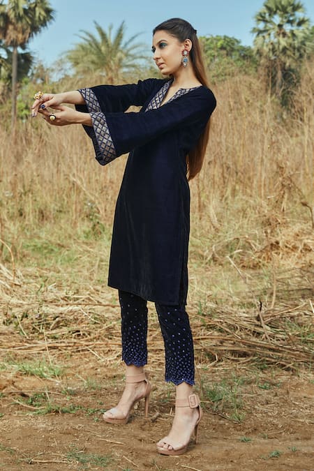 Buy_MONK & MEI BY SONIA ANAND_Blue Velvet Embroidery, Sequins V-neck Kurta And Pant Set _Online_at_Aza_Fashions