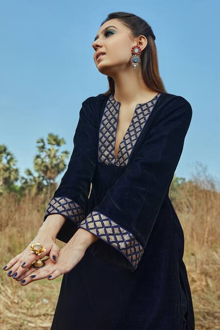 Shop_MONK & MEI BY SONIA ANAND_Blue Velvet Embroidery, Sequins V-neck Kurta And Pant Set _Online_at_Aza_Fashions