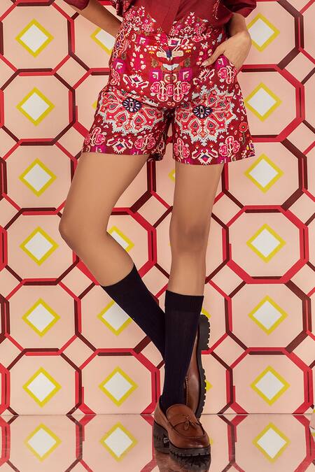 Buy_Betrue_Red Handloom Cotton Embroidery Kashan Print Shorts_Online_at_Aza_Fashions