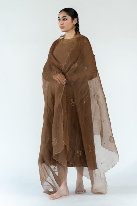 Nirjara_Brown Organza Silk Embroidered Kagri Chaand Odhani  _Online_at_Aza_Fashions