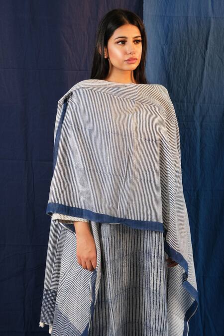 Shop_Banana Labs_White Cotton Round Neck Grade Flab Printed Kurta Pant Set _Online_at_Aza_Fashions