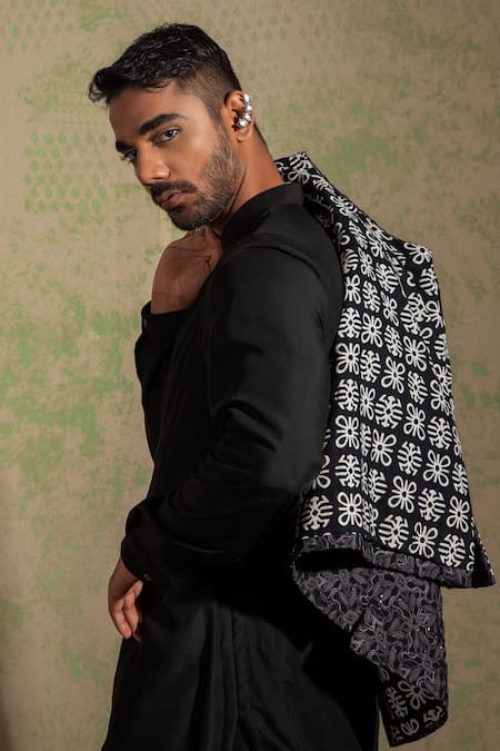 Shop Ankita Shahabadi Black Bemberg Glass Beads, Zardozi And Dori Kares Embroidered Bundi Kurta Set Online at Aza Fashions Shop_Ankita Shahabadi_Black Bemberg Glass Beads, Zardozi And Dori Kares Embroidered Bundi Kurta Set _Online_at_Aza_Fashions