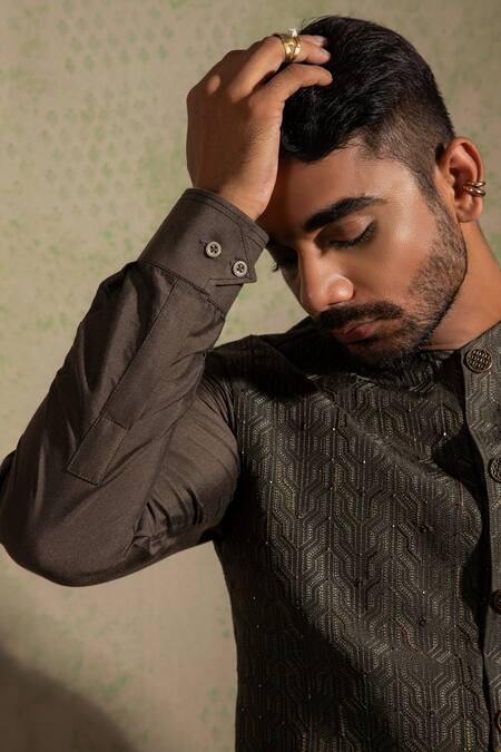 Ankita Shahabadi_Green Bamboo Silk Thread And Cutdana Hamir Embroidered Long Bundi Kurta Set _Online_at_Aza_Fashions