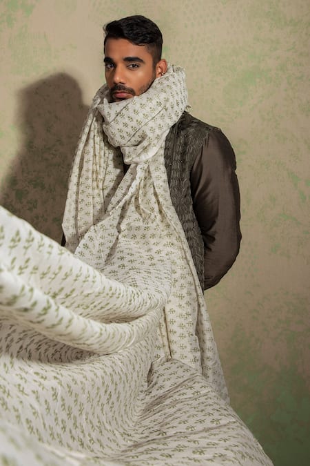 Shop_Ankita Shahabadi_Green Bamboo Silk Thread And Cutdana Hamir Embroidered Long Bundi Kurta Set _Online_at_Aza_Fashions