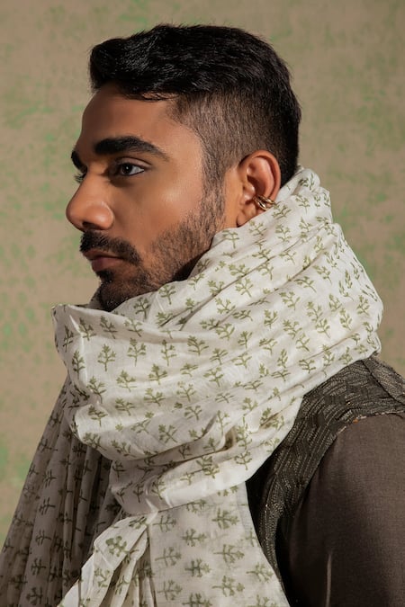 Ankita Shahabadi_Green Bamboo Silk Thread And Cutdana Hamir Embroidered Long Bundi Kurta Set _at_Aza_Fashions