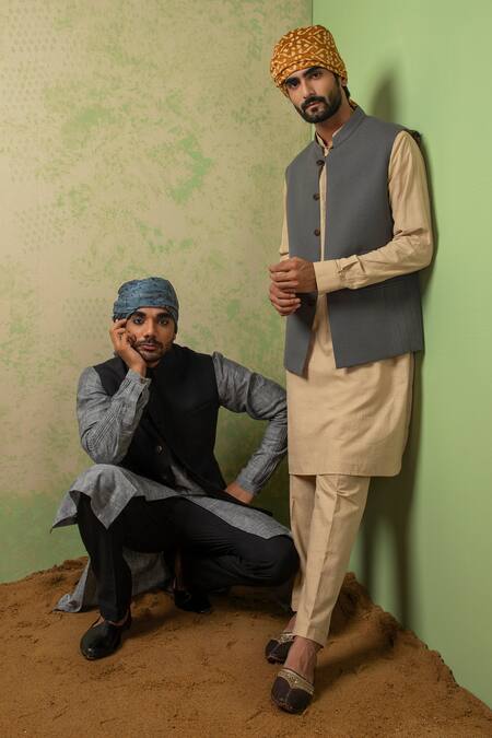 Ankita Shahabadi Grey Linen Robai Overlap Detailed Bundi And Kurta Set Online at Aza Fashions Ankita Shahabadi_Grey Linen Robai Overlap Detailed Bundi And Kurta Set _Online_at_Aza_Fashions