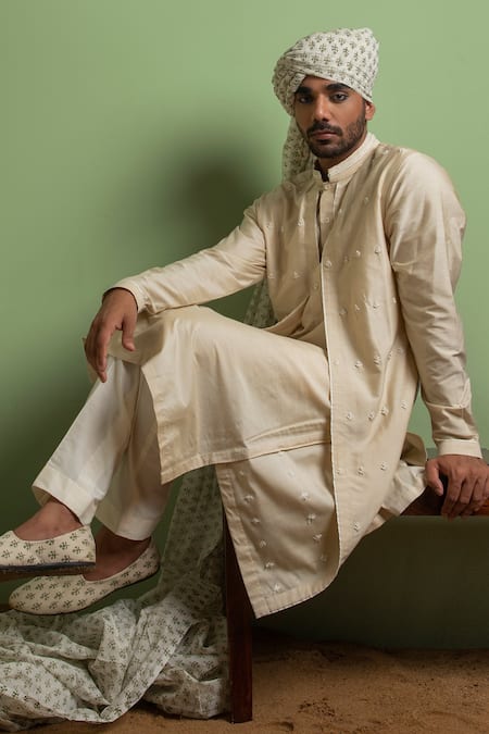 Buy_Ankita Shahabadi_Off White Silk Thread Tafeer Layer Embroidered Kurta _Online_at_Aza_Fashions