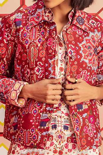 Buy_Betrue_Red Handloom Cotton, Silk Embroidery Collared Kashan Print Quilted Jacket _Online_at_Aza_Fashions