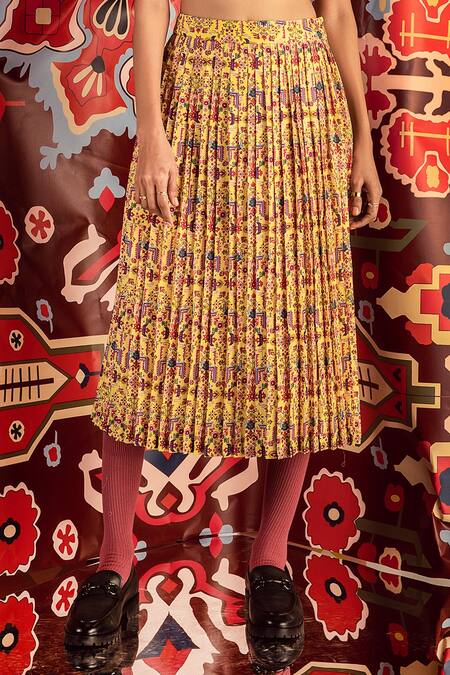 Betrue_Yellow Handloom Cotton Tabriz Print Pleated Midi Skirt _Online_at_Aza_Fashions