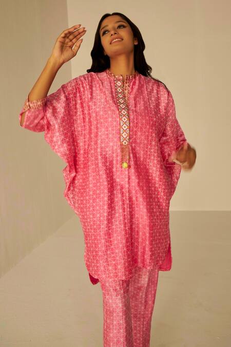 Betrue_Pink Chanderi Silk Embroidery, Hand Tie And Dye Shibori Pattern Top & Pant Set _Online_at_Aza_Fashions