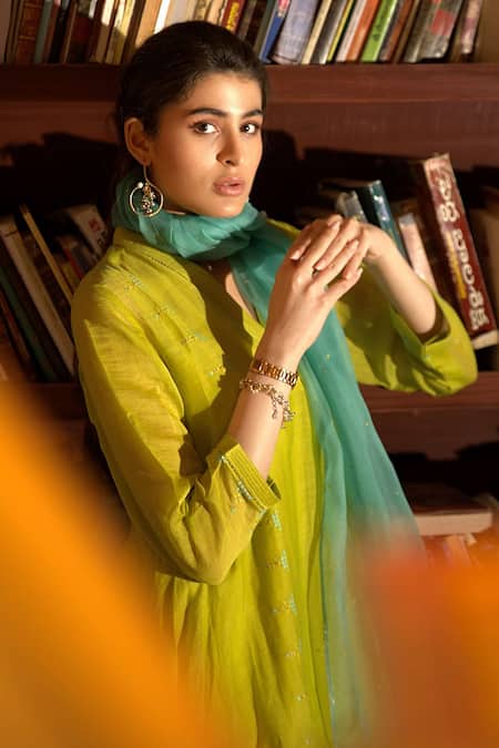 Deep Thee Green Chanderi, Organza Embroidery V-neck Side Panelled A-line Kurta Set Online at Aza Fashions Deep Thee_Green Chanderi, Organza Embroidery V-neck Side Panelled A-line Kurta Set _Online_at_Aza_Fashions