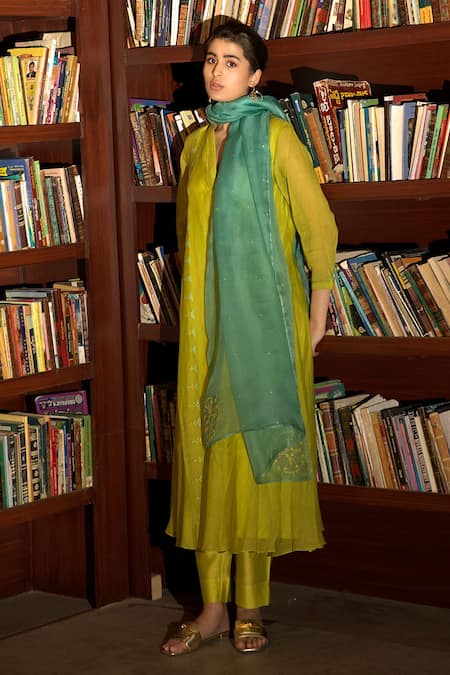 Deep Thee Green Chanderi, Organza Embroidery V-neck Side Panelled A-line Kurta Set at Aza Fashions Deep Thee_Green Chanderi, Organza Embroidery V-neck Side Panelled A-line Kurta Set _at_Aza_Fashions