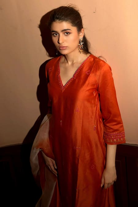Deep Thee Orange Chanderi, Organza Embroidery V-neck Zari A-line Kurta Set Online at Aza Fashions Deep Thee_Orange Chanderi, Organza Embroidery V-neck Zari A-line Kurta Set _Online_at_Aza_Fashions