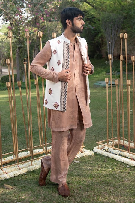 Soniya G_Ivory Silk, Handloom Cotton Embroidery Floral Printed Bundi And Kurta Set _Online_at_Aza_Fashions