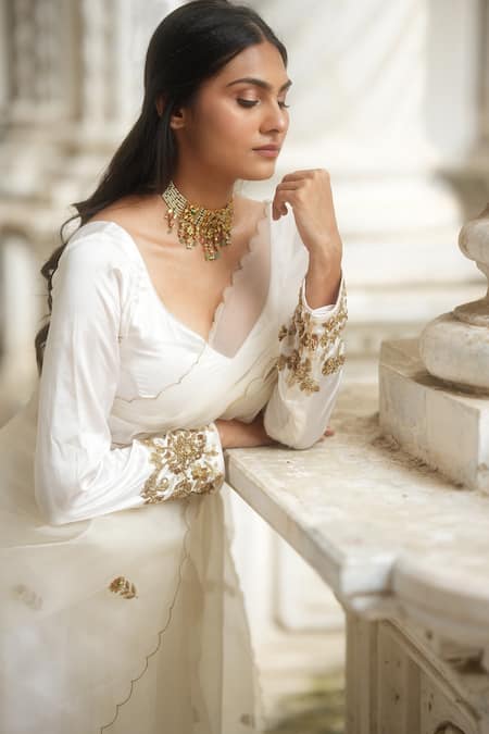 Buy_Peeli Dori_White Silk Organza Embroidered Metallic V Neck Saree Set _Online_at_Aza_Fashions