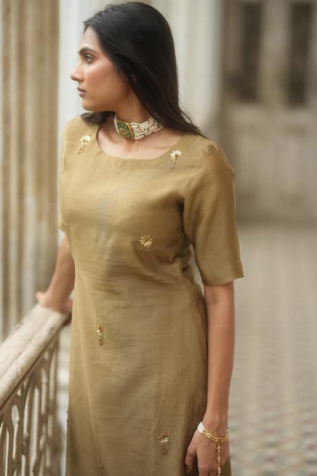 Peeli Dori_Gold Silk Chanderi Hand Round Straight Kurta And Pant Set _Online_at_Aza_Fashions