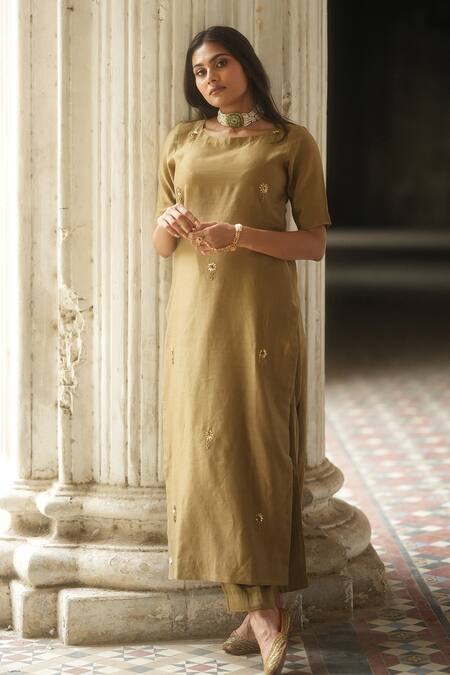 Buy_Peeli Dori_Gold Silk Chanderi Hand Round Straight Kurta And Pant Set _Online_at_Aza_Fashions