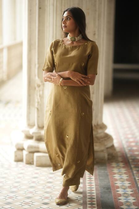 Peeli Dori_Gold Silk Chanderi Hand Round Straight Kurta And Pant Set _at_Aza_Fashions