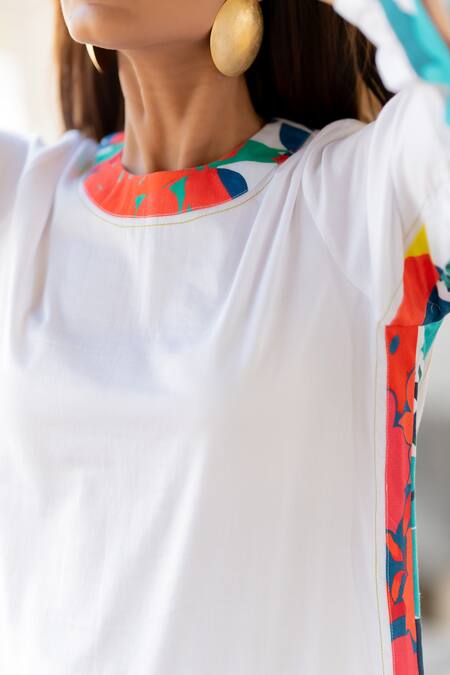 Pooja-Keyur White Cotton Satin Round Neck Placement Paradise Print Kurta With Pant at Aza Fashions Pooja-Keyur_White Cotton Satin Round Neck Placement Paradise Print Kurta With Pant_at_Aza_Fashions