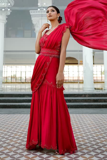 THE FIRST CHOICE OF INDIAN WOMEN IS ONE OF THE LEHENGA CHOLIS