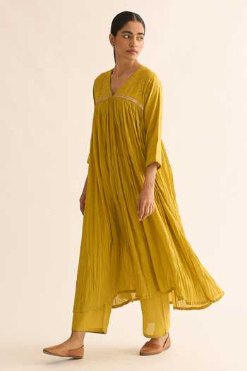 Buy_Dot_Green Cotton Embroidery V-neck Hand Kurta And Pant Set _Online_at_Aza_Fashions