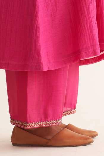 Dot_Pink Chanderi Embroidery Round Neck Osha Chak Bagla Kurta And Pant Set _at_Aza_Fashions