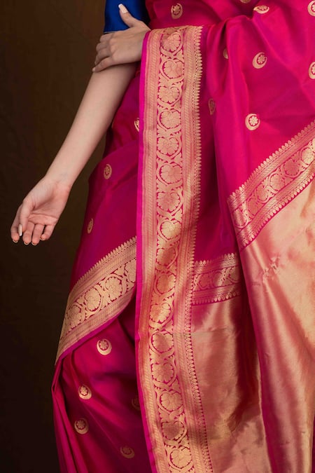Buy Devissha Pink Pure Katan Silk Floral Handloom Pattern Banarasi Saree Online at Aza Fashions Buy_Devissha_Pink Pure Katan Silk Floral Handloom Pattern Banarasi Saree _Online_at_Aza_Fashions