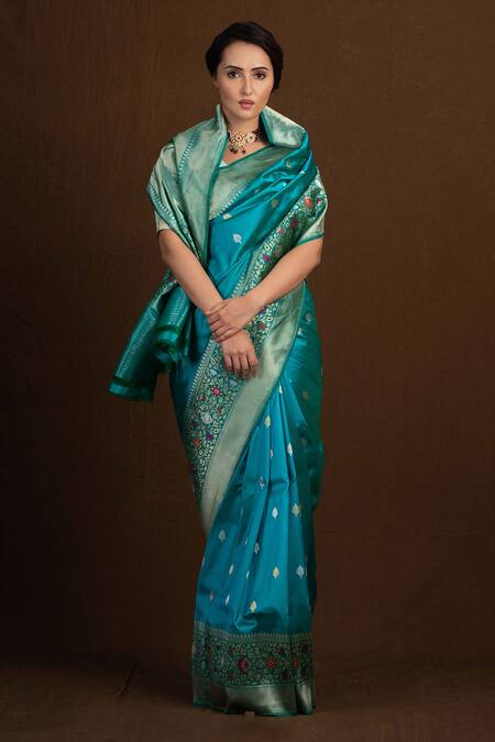 Devissha_Blue Pure Katan Silk Floral Handloom Pattern Banarasi Saree_Online_at_Aza_Fashions