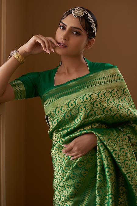 Devissha Green Pure Katan Silk Paisley Handloom Banarasi Saree Online at Aza Fashions Devissha_Green Pure Katan Silk Paisley Handloom Banarasi Saree _Online_at_Aza_Fashions
