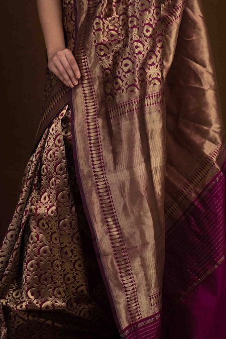 Buy Devissha Magenta Pure Katan Silk Paisley Banarasi Woven Handloom Saree Online at Aza Fashions Buy_Devissha_Magenta Pure Katan Silk Paisley Banarasi Woven Handloom Saree _Online_at_Aza_Fashions