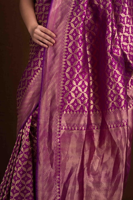 Buy_Devissha_Magenta Pure Katan Silk Paisley Floral Woven Banarasi Saree _Online_at_Aza_Fashions
