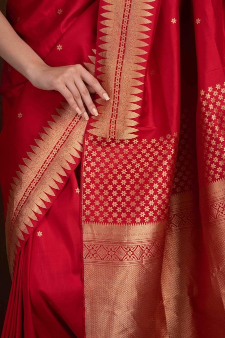 Buy_Devissha_Red Pure Katan Silk Floral Handloom Banarasi Saree With Running Blouse_Online_at_Aza_Fashions