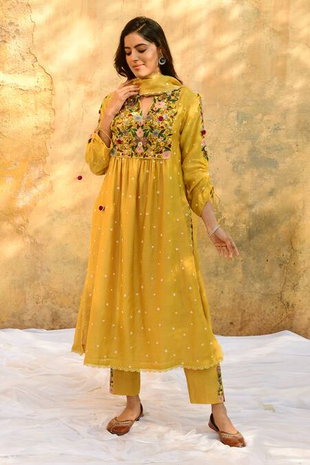 Label Niti Bothra_Yellow Silk Embroidery V-neck Floral Yoke Kurta And Pant Set _Online_at_Aza_Fashions