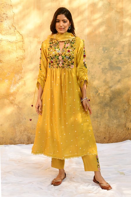 Label Niti Bothra Floral Embroidered Yoke Kurta & Pant Set 